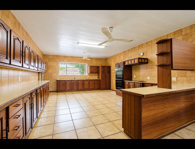 6 BEDROOM FREEHOLD FOR SALE IN ELOFFSDAL